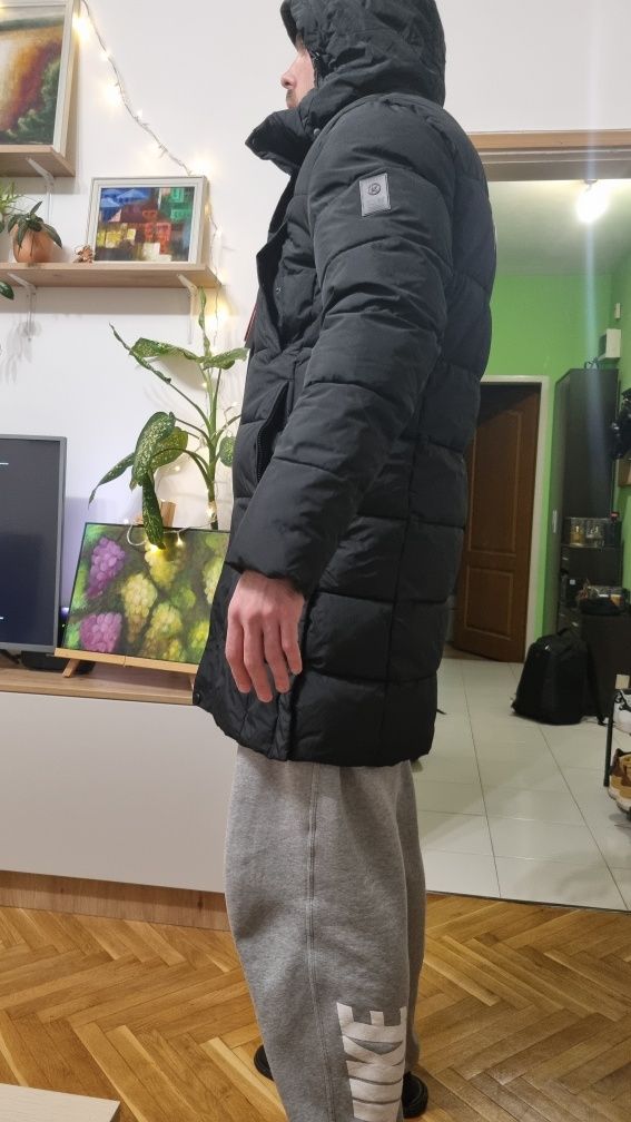 Чисто ново. Мъжко зимно яке. Дебело за студено време.