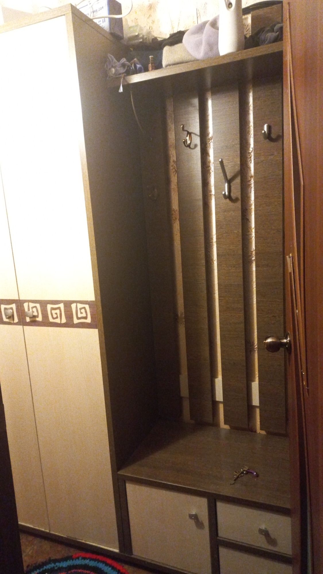 Продам прихожую состояние 10/10
