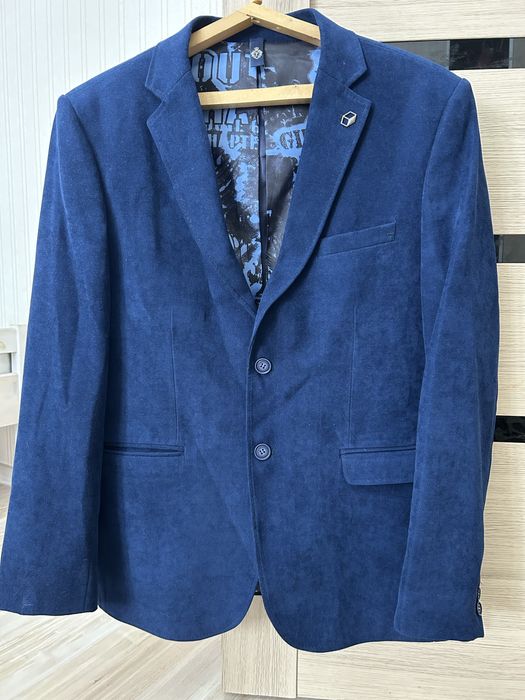 Продам пиджак и куртки