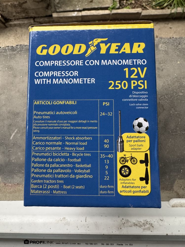 Преносим компресор за помпане на гуми с манометър - GoodYear