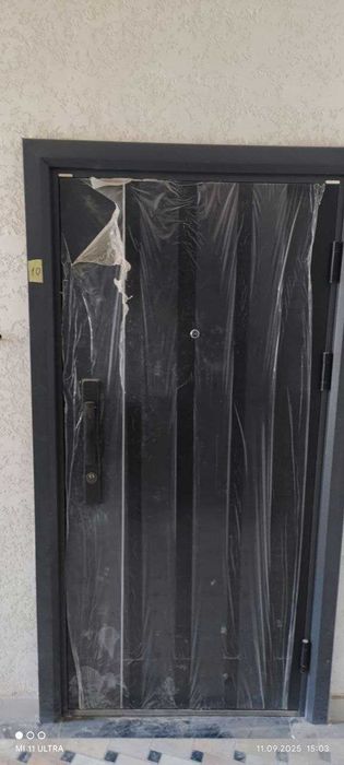 Продаётся Железная дверь, почти новая