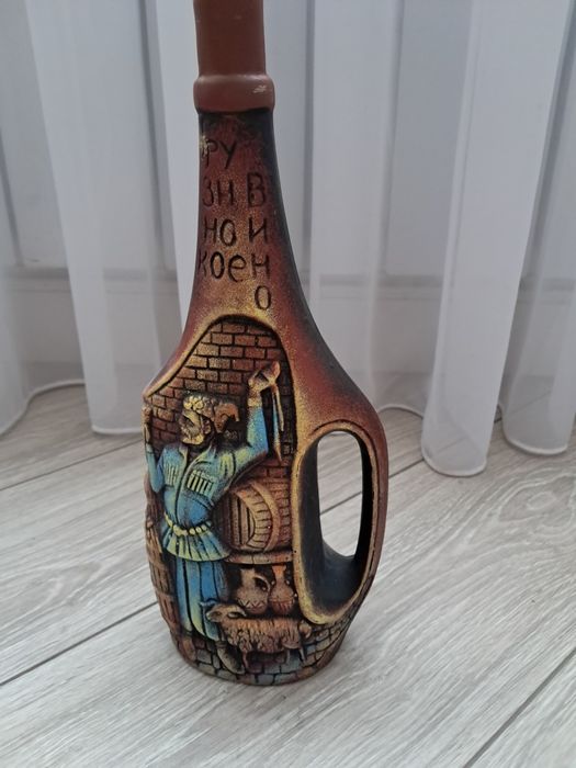 Грузинская бутылка для напитков.