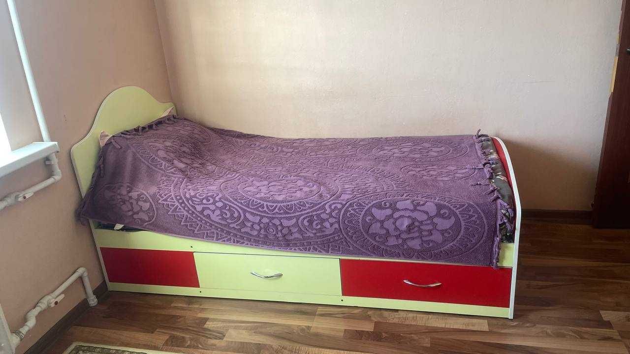 Спальный гарнитур для девочки подростка