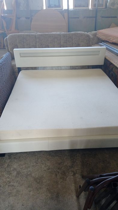 Mobilă second hand