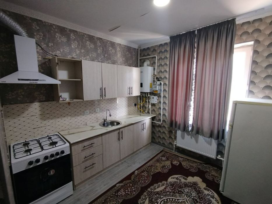 Buyuk ipak yoʻli metrosi Parkent bozori 2 daqiqa Arenda