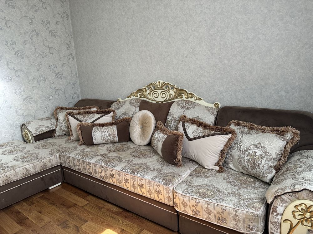 Диван сатылады. Шиеліі