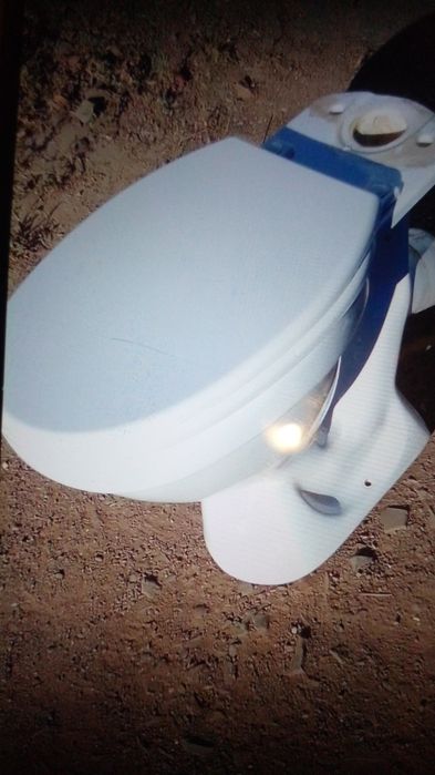 Унитаз бу без бочка с крышкой внутри чистый 5000 тн