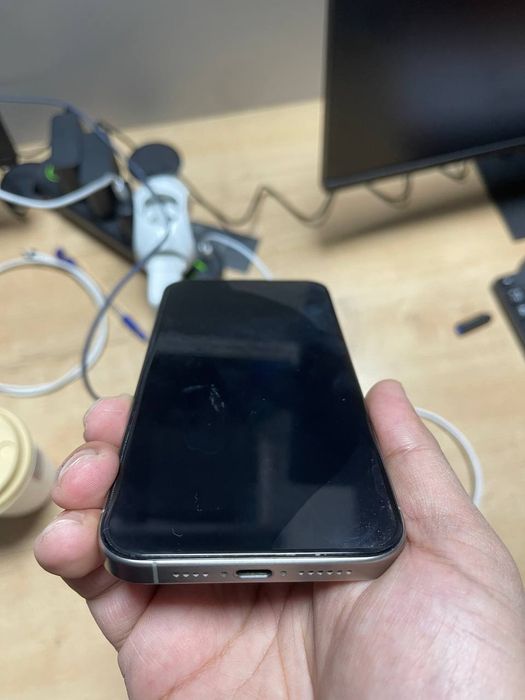 IPhone 15 pro max 256 gb.