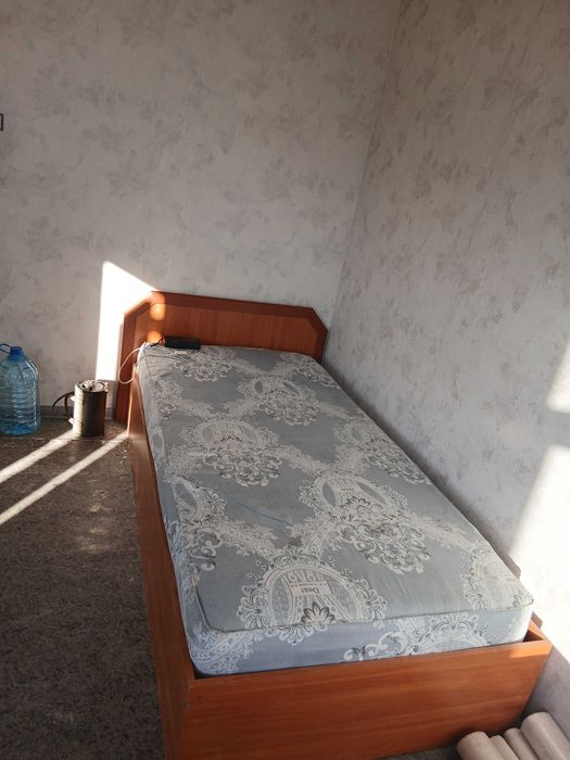 Диван сотилади 2та бир хил .