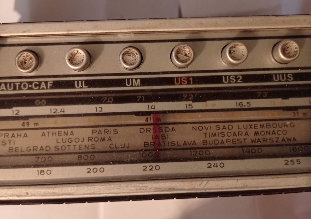 Vând sau schimb radio GLORIA funcționează,stare ca în foto.
