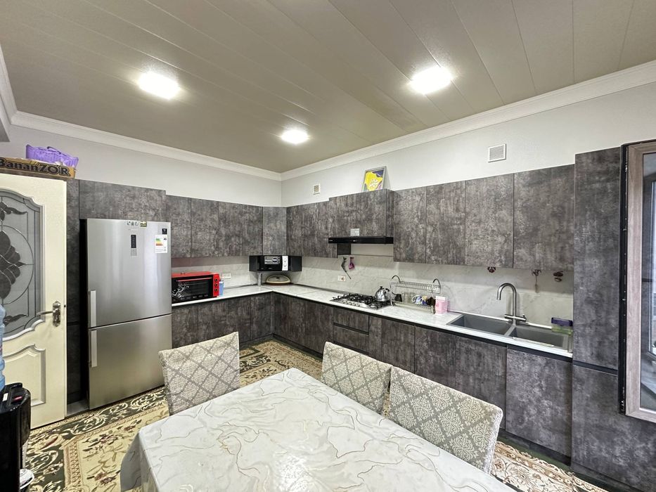 Uchastka (участка уй ховли) sotiladi.Keles(Kirov) Qizg'aldoq ko'cha.