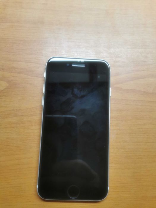 Vand Iphone SE in stare perfecta liber de retea aspect 9/10.