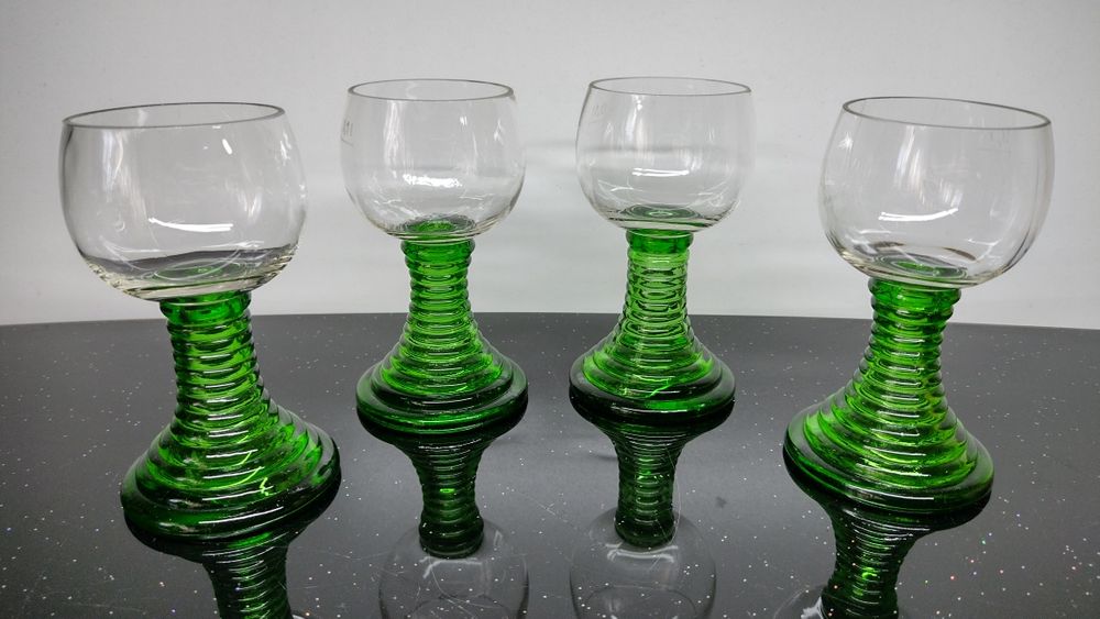 Чаши за вино/ракия със зелено столче. 4 модела по 4 броя, 1 модел 2 бр