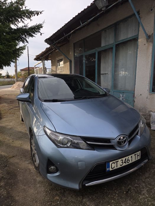 Продавам Toyota auris
