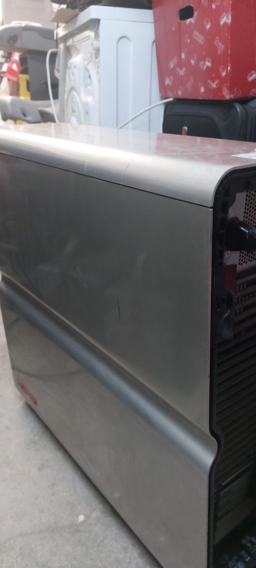 Продавам компютър Dell XPS 720
