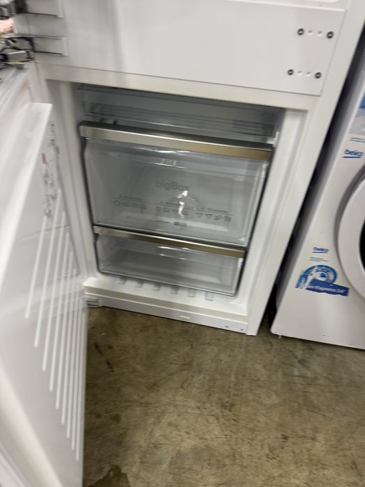 Хладилник с фризер за вграждане А+++ No frost Siemens GERMANY Гаранция