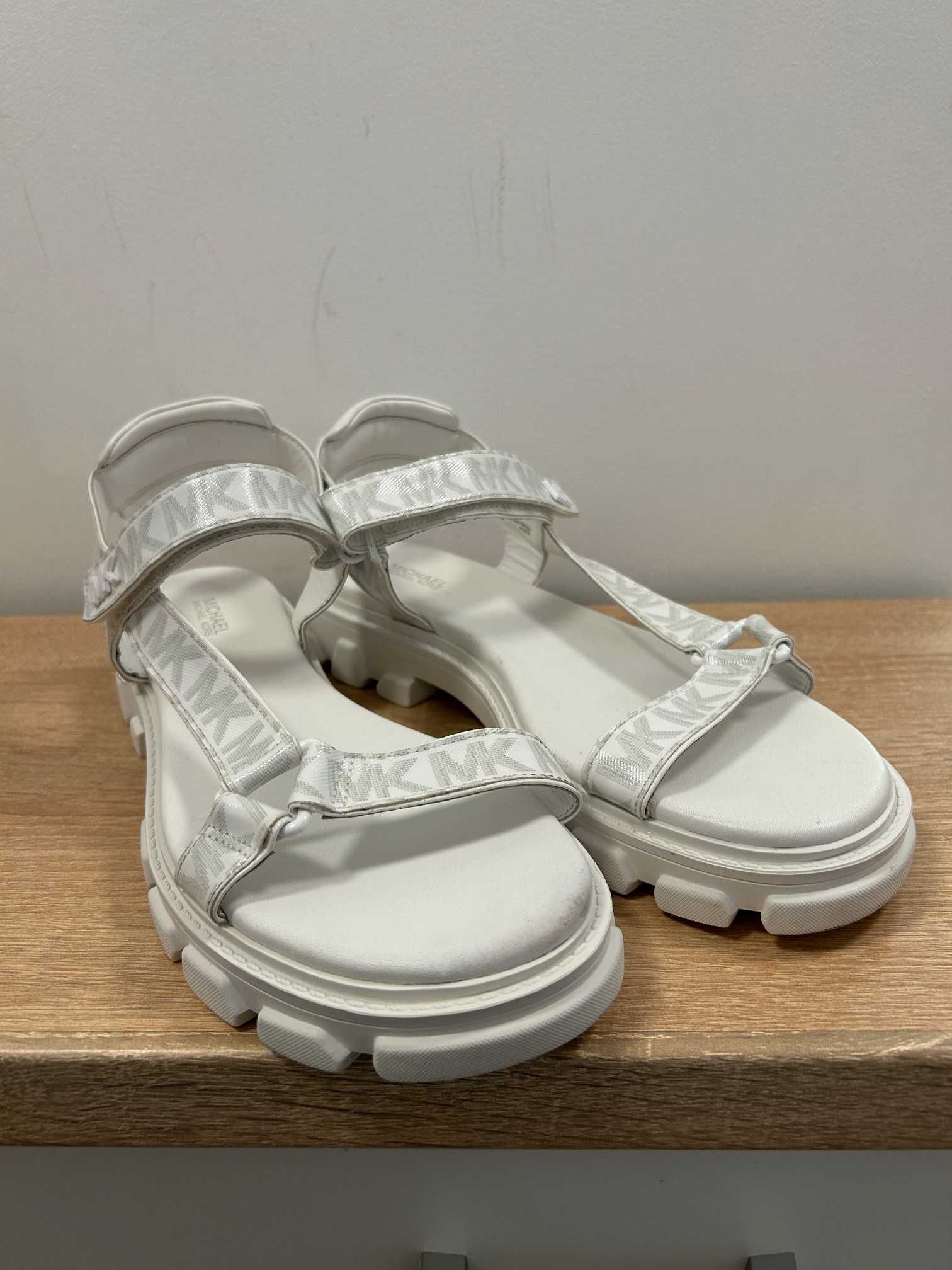 Michael Kors Brilliance White Sandals – 39 (9M)