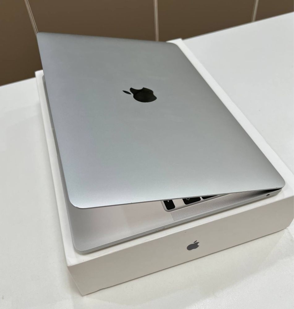 Mac Book M1 13 inch