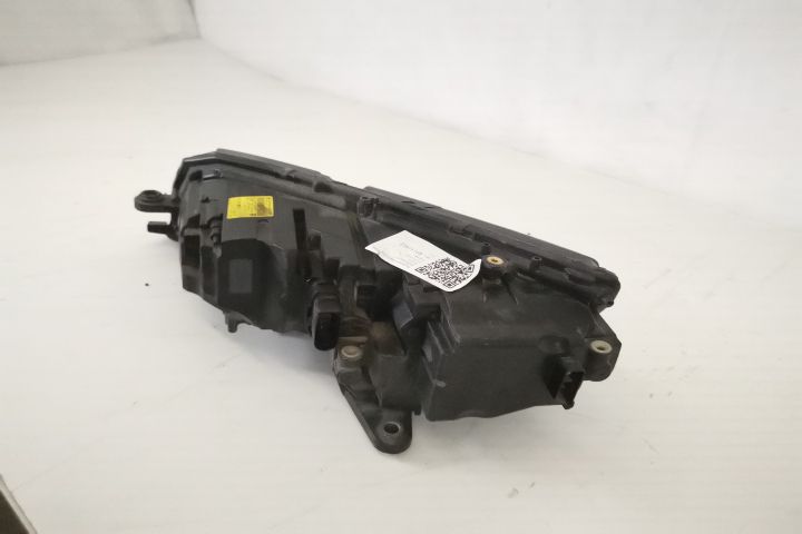 Фар Дясно Оригинален Лед Повреден Шкода / Skoda Octavia 3 [фейслифт] О