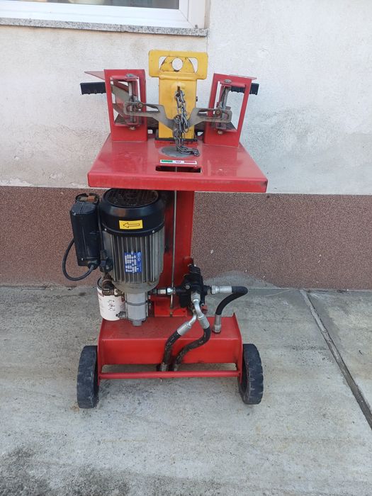 Mașină de crăpat lemne