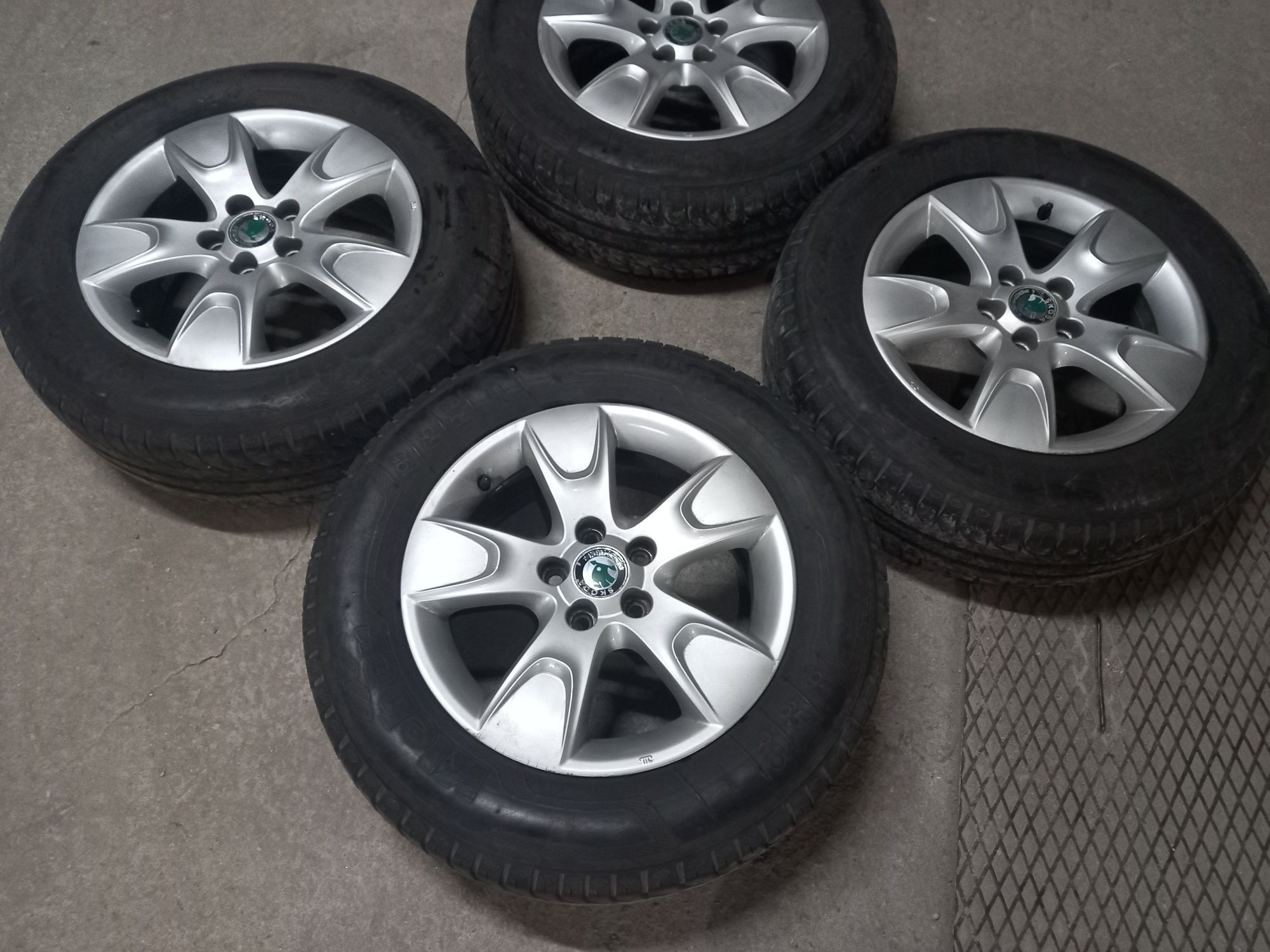 Лети Джанти с летни гуми Skoda Octavia (5х100) Шкода, Ауди, VW (vag)