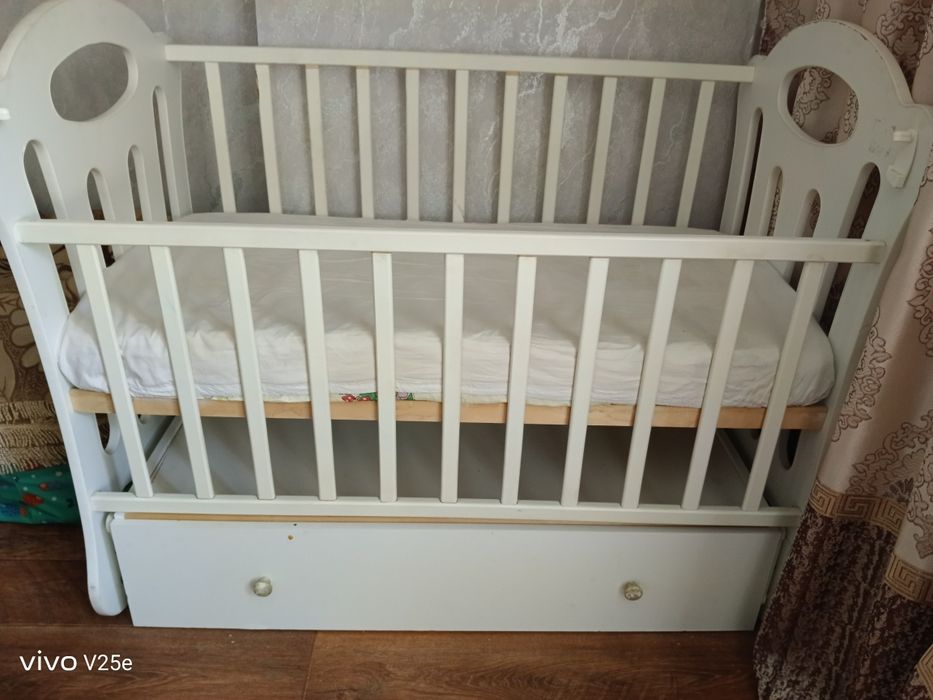 Продам детскую кроватку