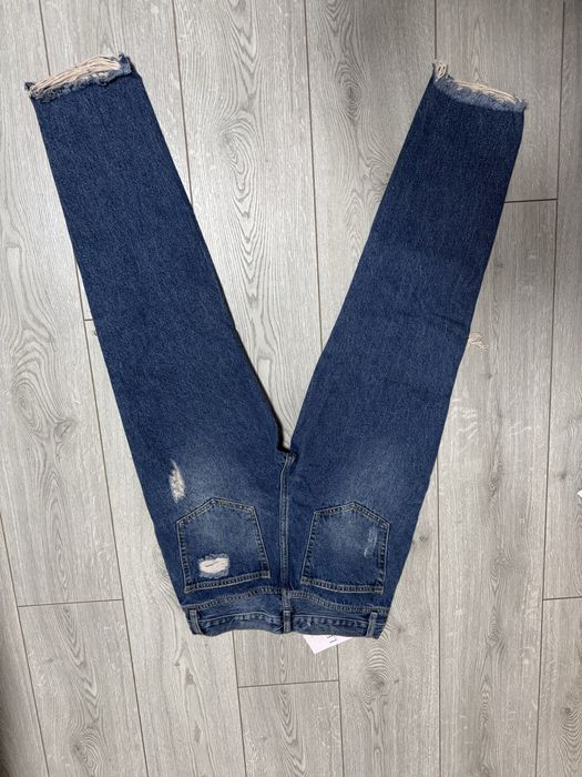 Дънки с накъсани крачоли