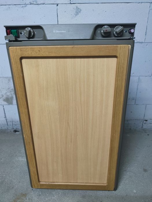 Хладилник за каравана/кемпер на  газ - марка  Elextrolux