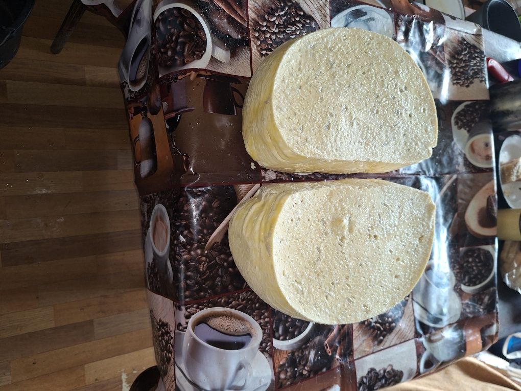 Vând brânză de oaie