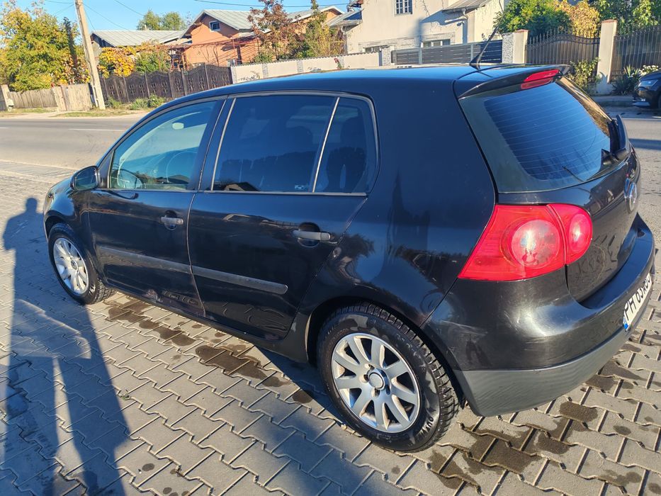 Se vinde masina golf 5