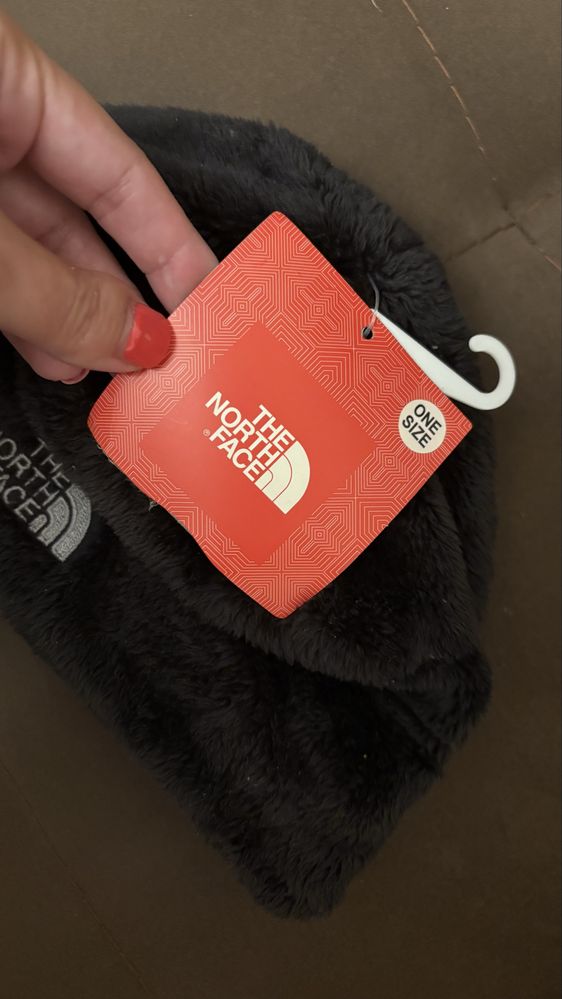 Зимна нова с етикет шапка North face