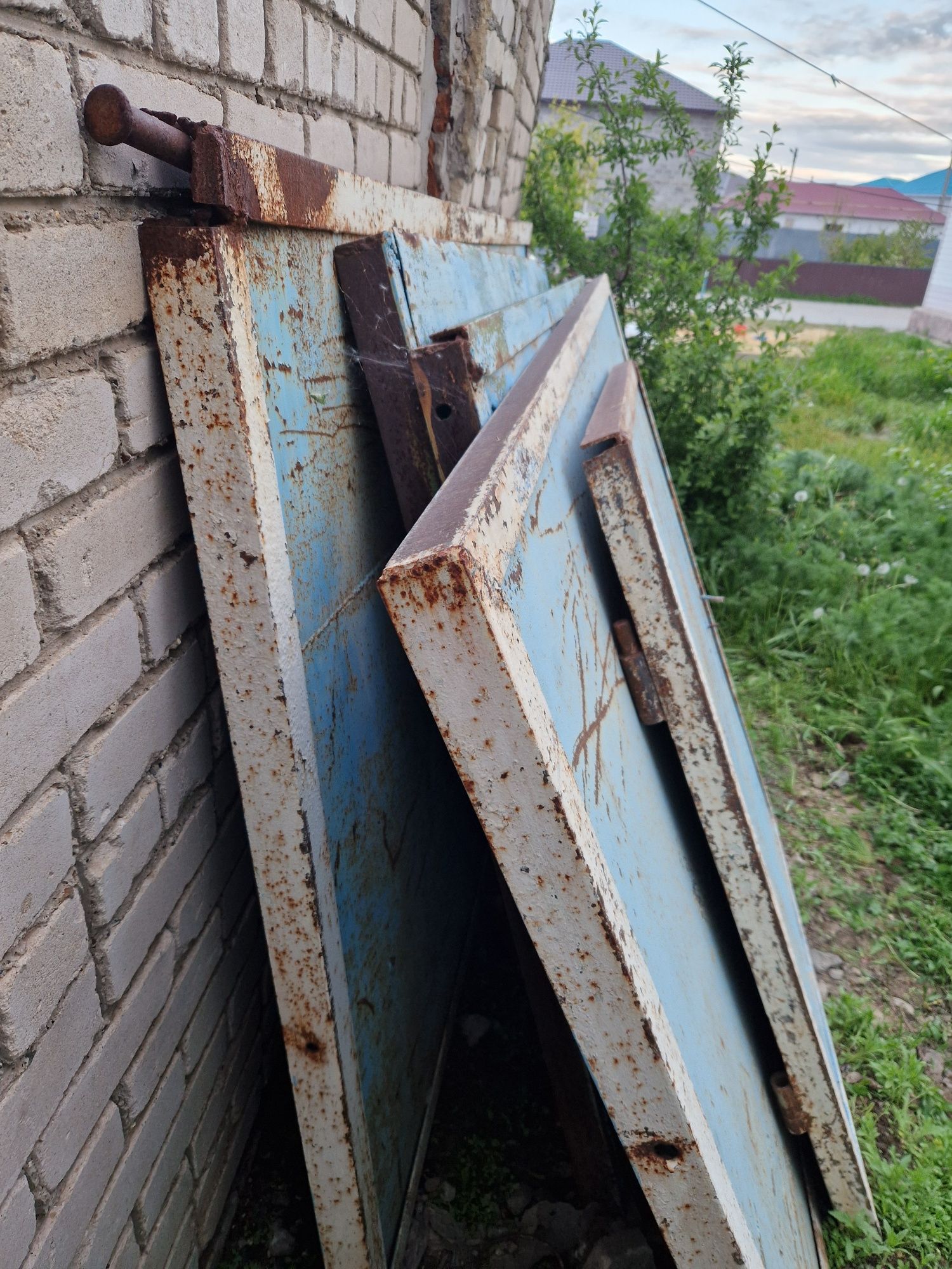 Продам железные ворота и калитку.