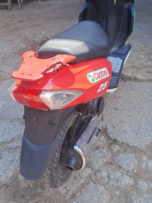 Vînd scuter în stare de funcționare.