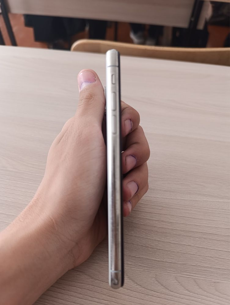 Продам Iphone xs