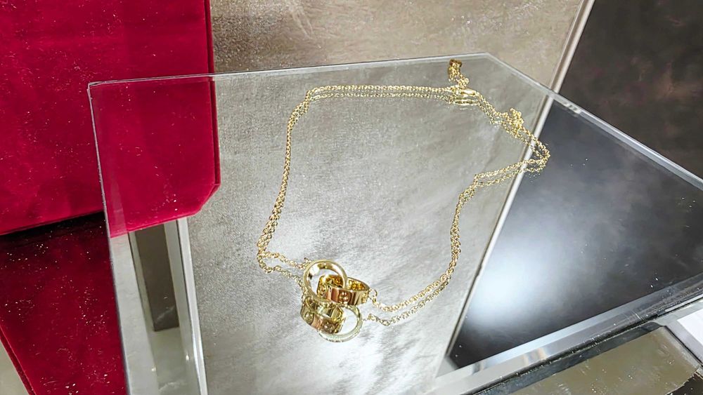 CARTIER Love Gold Pendant Дамско Колие