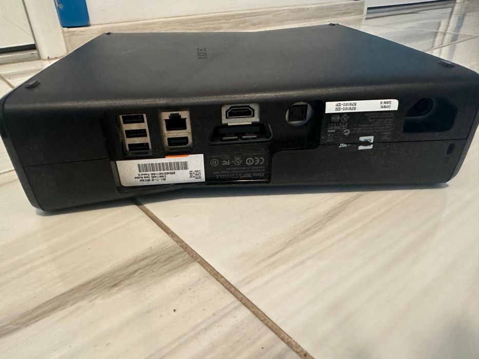 Vând Xbox 360 4gb