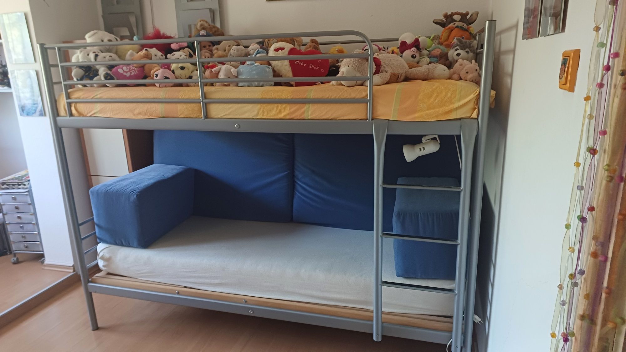 детско легло с диван