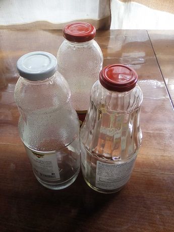 ПРОДАМ бутылочки стеклянные с винтовыми крышками  от 0,3 до 1.0 литра