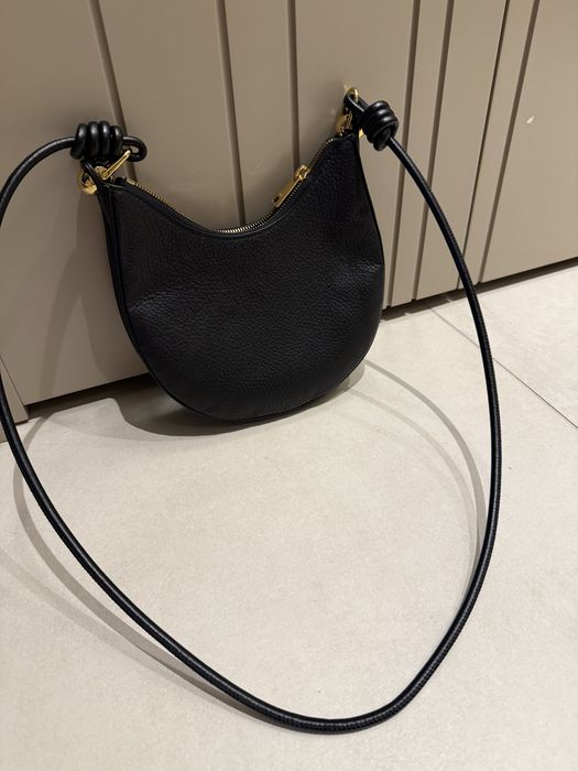 Черна кожена чанта Furla