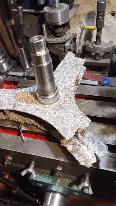 Продавам пералня HEINNER за ремонт или за части