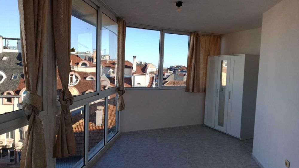 Дава се под наем Четиристаен апартамент в Варна, Операта - 135 кв.м за 765 € - Снимка #2