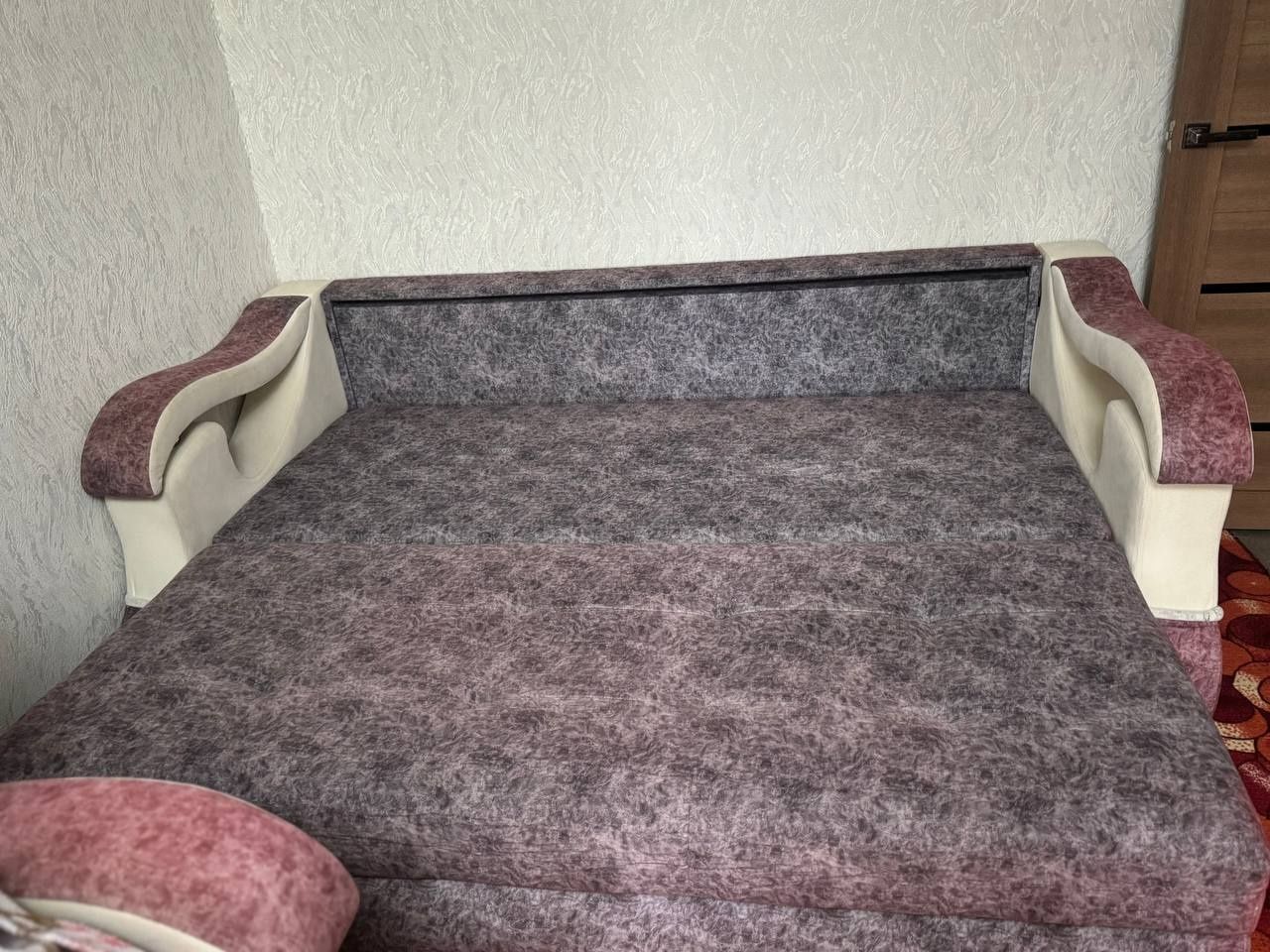 Диван и кресло..
