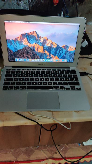 Leptop Apple air