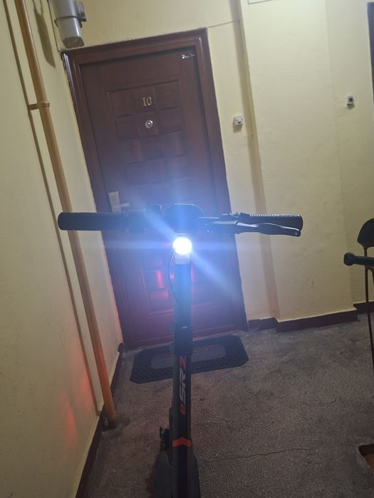 Trotinetă electrica aprilia