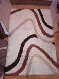 Продавам килим в отлично състояние