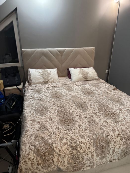 Спалня с матрак и подматрачна рамка + механизъм за багаж