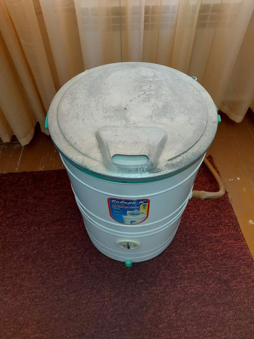 Стиральная машина "Сибирь".  В хорошем состоянии.