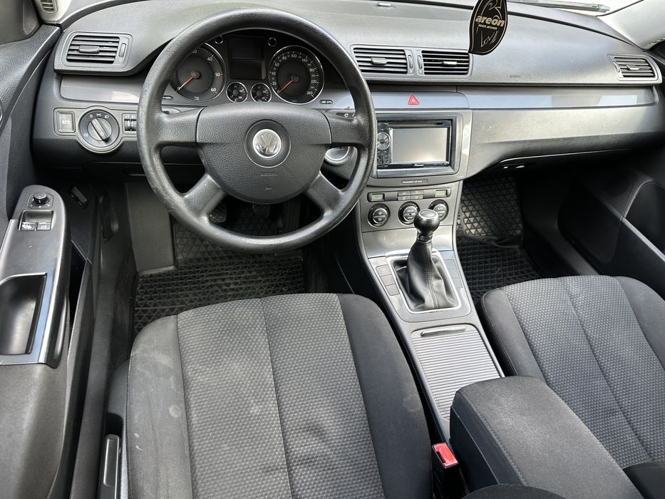 Vw Passat 1.9 tdi confort-line , navi , e4