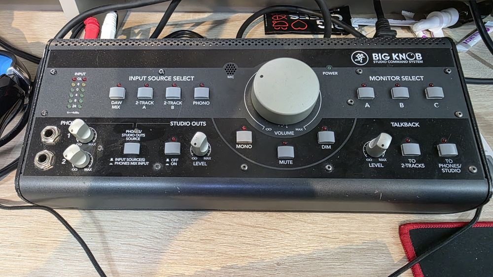 Контроллер для мониторов Big Knob, продается из за не надобности,