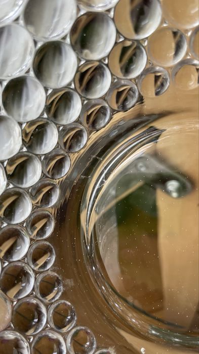 Продам две вазы из литого стекла